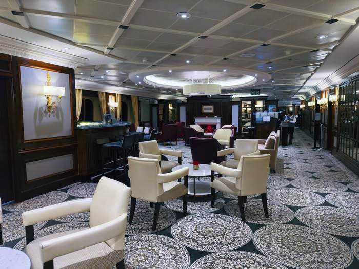 Azamara Cruises Discoveries Lounge ©Jenna Lyn, Azamara Cruises4.jpg